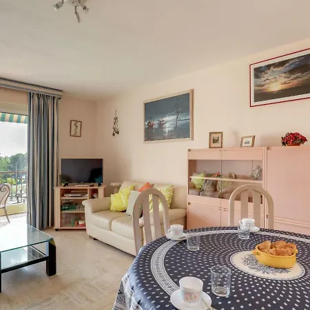 Апартаменты Boulouris Mimosa By Interhome Сен-Рафаэль